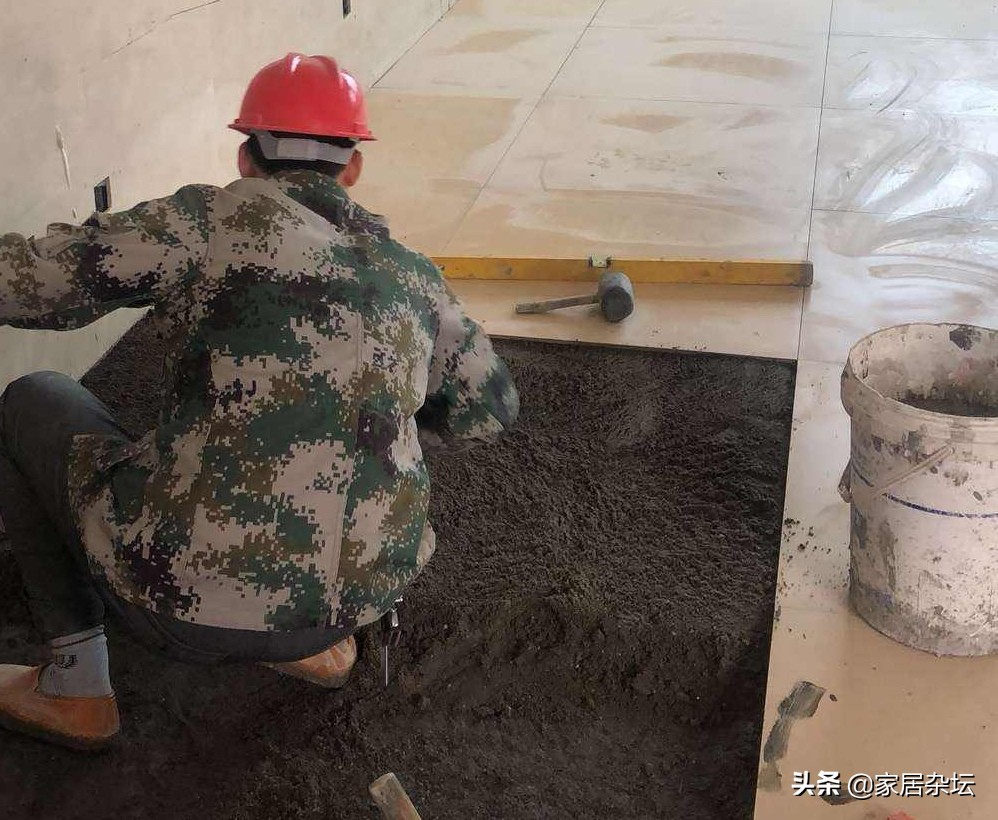 家装铺贴地砖有3大禁忌，会出现空鼓炸裂，这些问题要提前预防