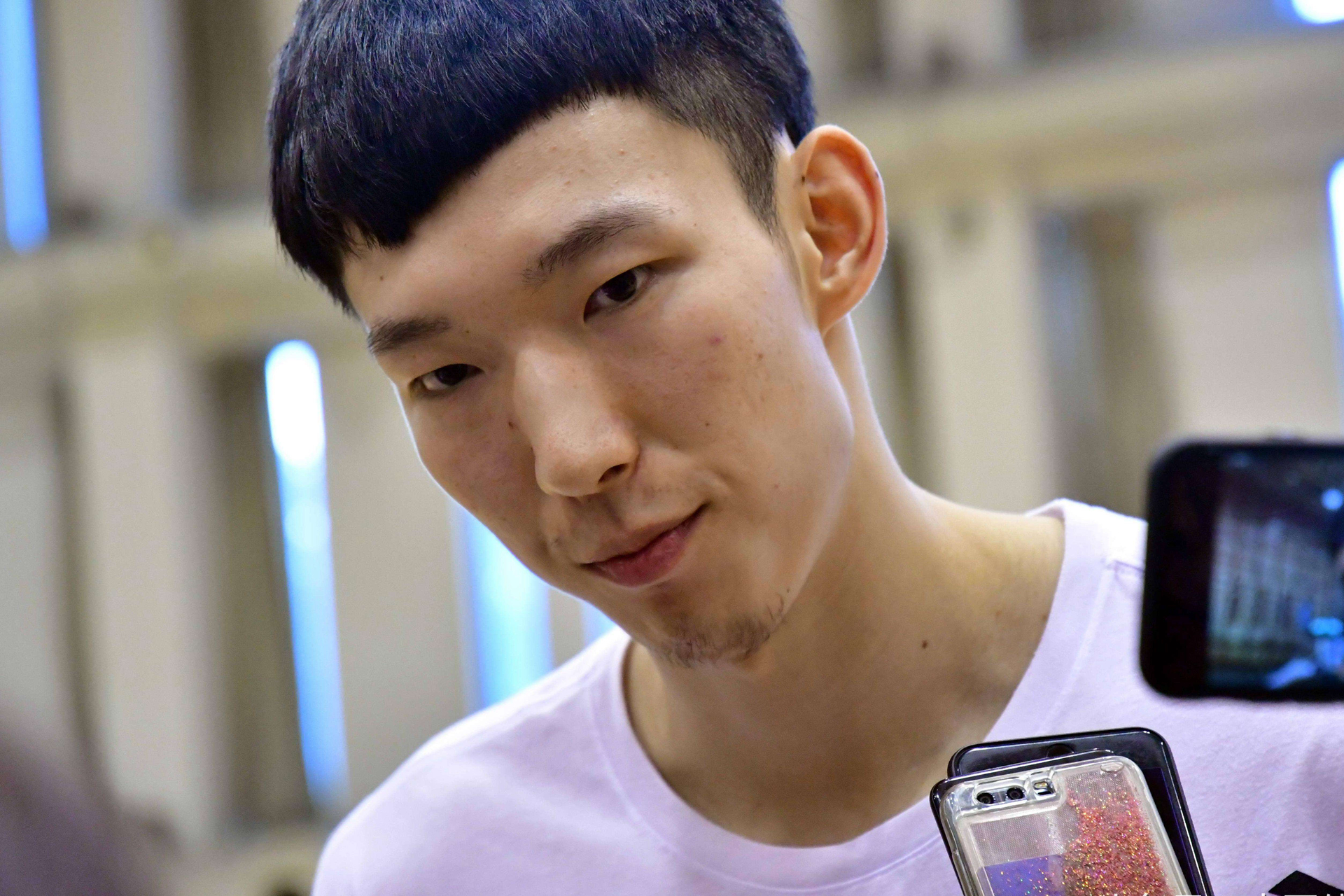 今日cba比赛结果比分（男篮81：64大胜上海男篮 姚明突然现身 郭艾伦继续吃T）