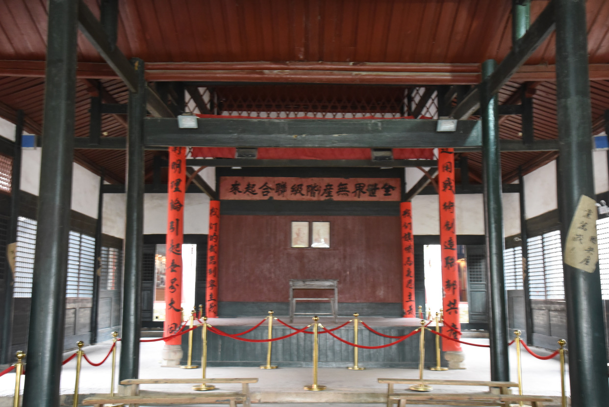 在这里,可以参观长征出发零公里处"观寿公祠",跟随先辈们的足迹走一回