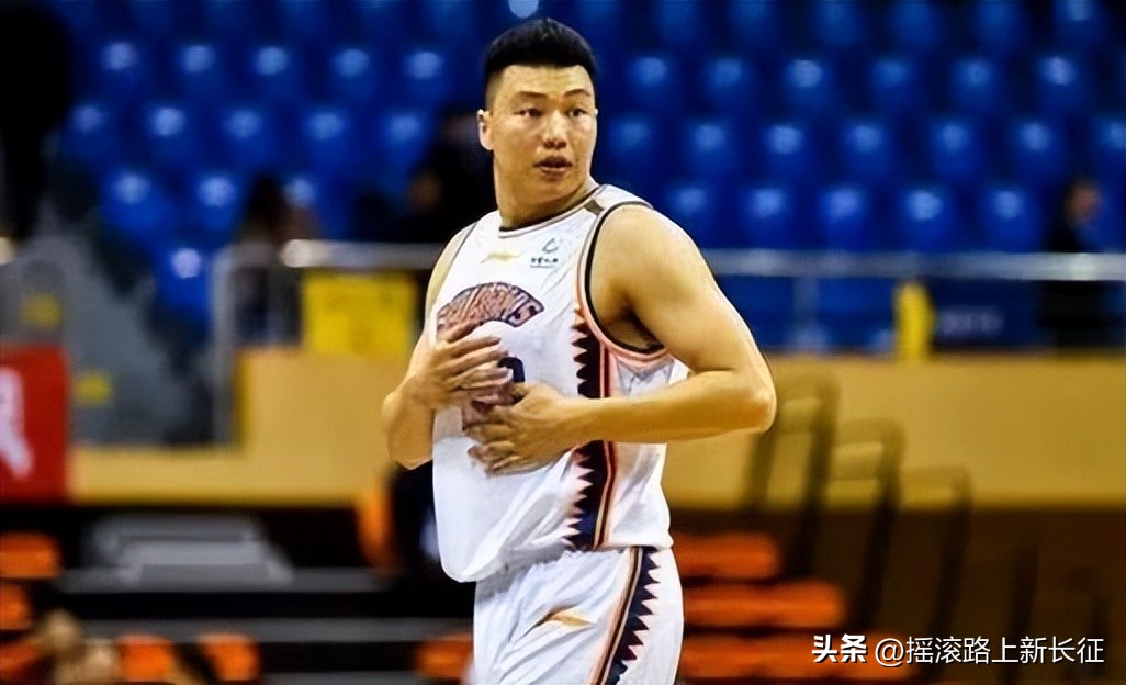 邓华德上海男篮（2010年李根赛前和对手单挑被邓华德痛骂！离队之后状态如开挂一般）