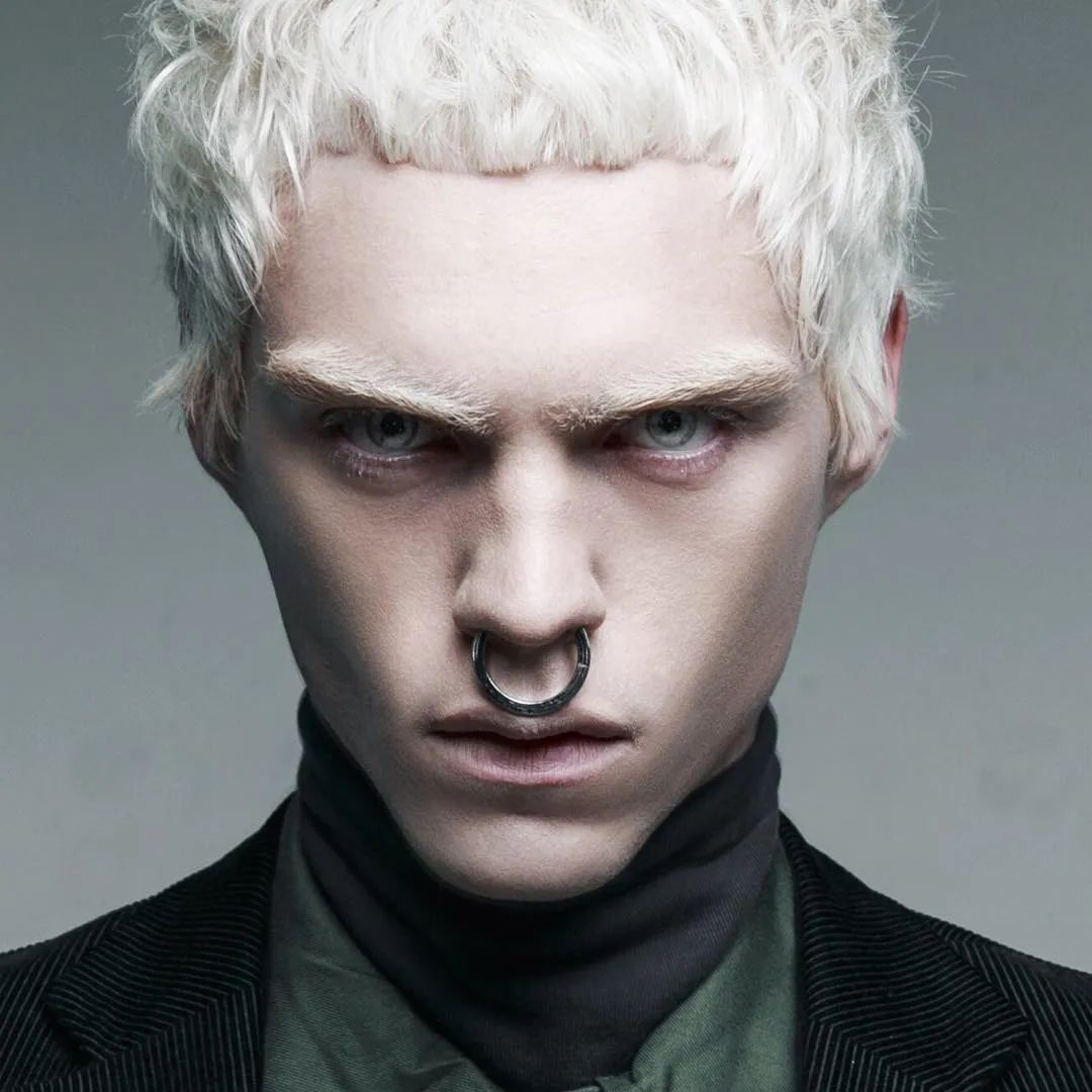 乌兹别克斯坦国家男子足（乌兹别克斯坦的男模特马克西姆·米特罗法诺夫）