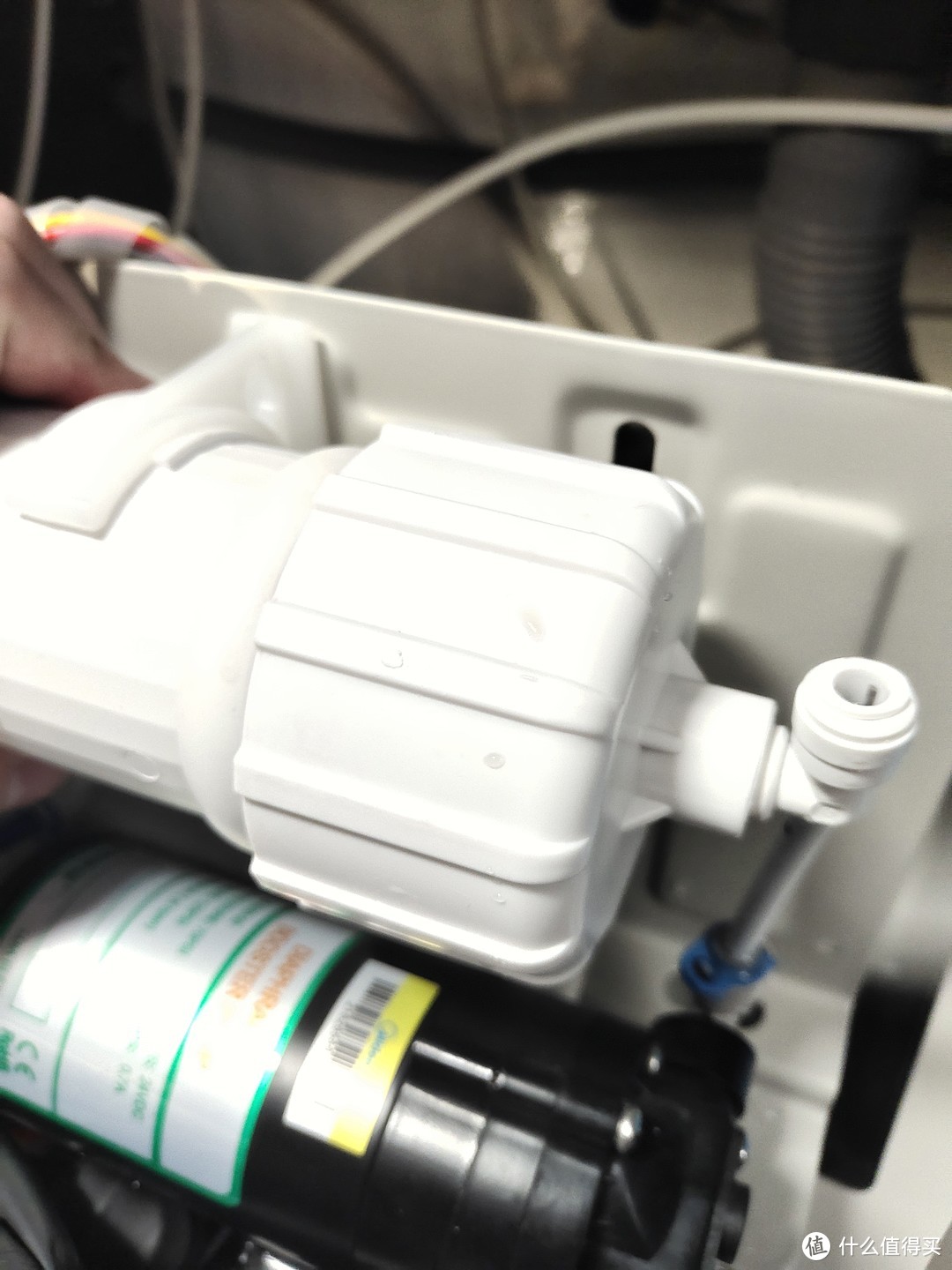 使用1年的净水器滤芯有多脏！百元解决全屋净水，一学就会