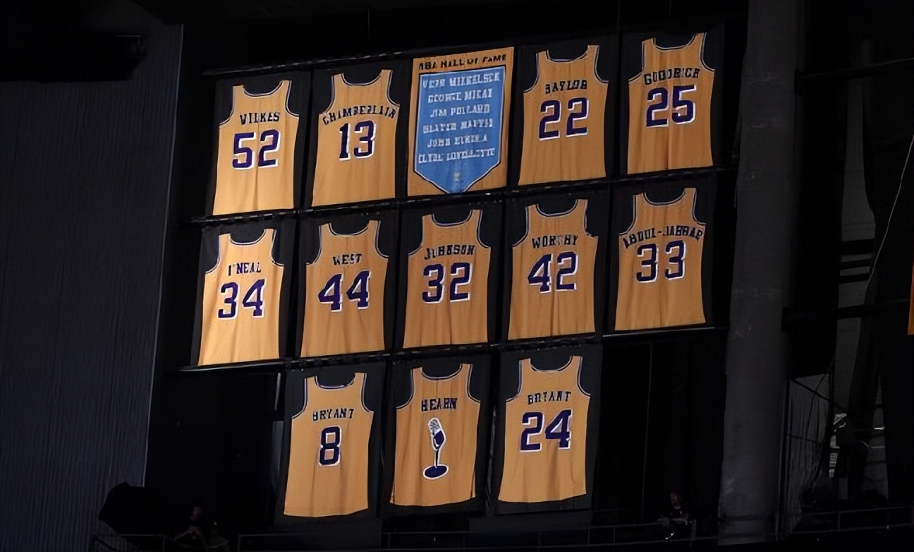 建队75年湖人退役过几件球衣?詹姆斯是下一个吗?