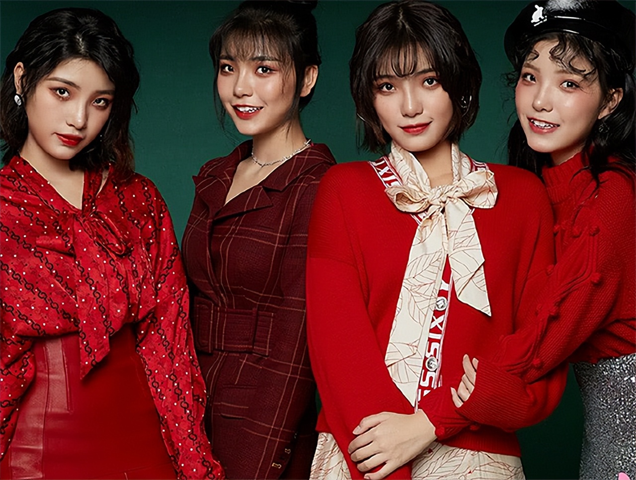 四胞胎"冰清玉洁",上同所大学住一寝室,如今老二成"美人鱼"