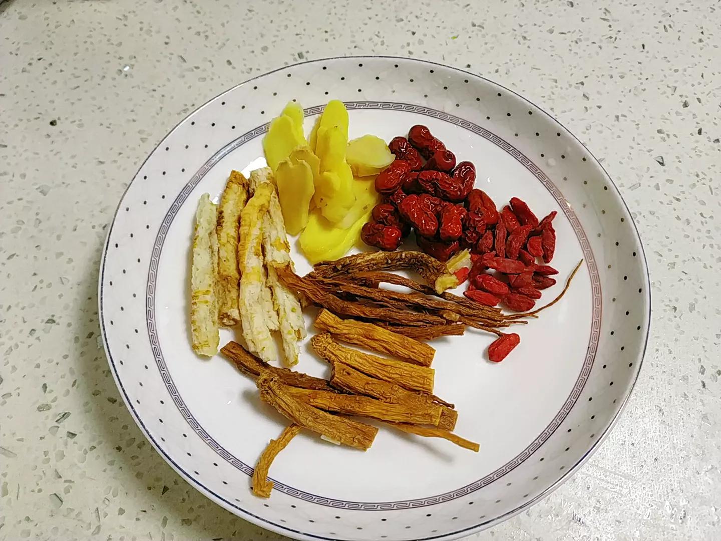 藥膳雞,