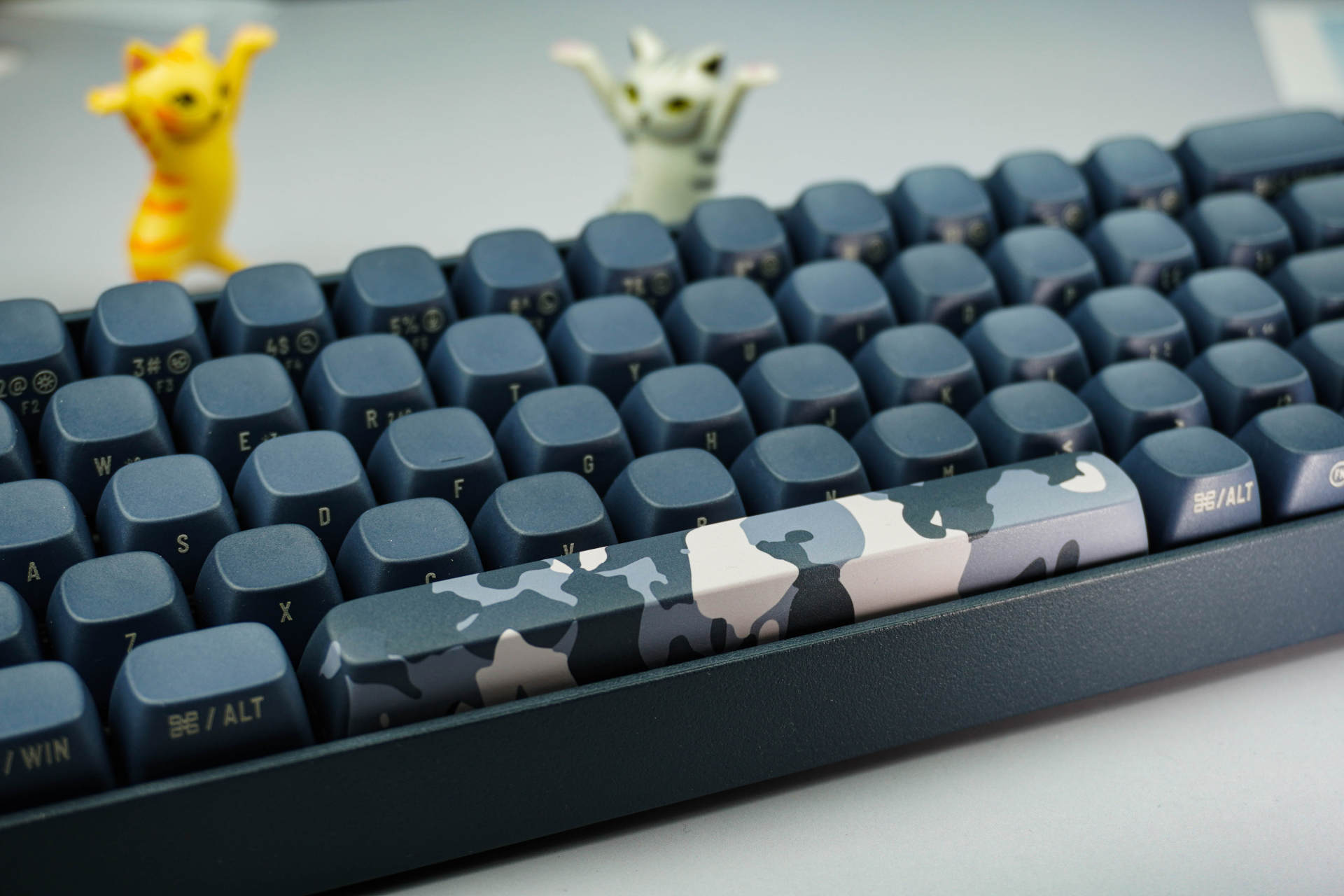 论颜值洛斐有话说！小翘新配色有点意思