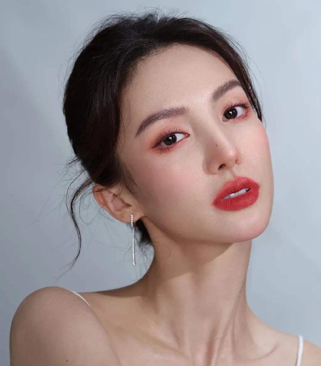 一般人不知道的化妝小技巧，學(xué)起來！讓你偷偷變美