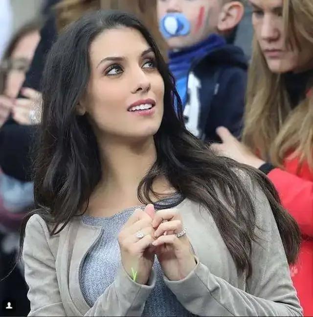 足球情侣头像一对两张（世界足坛野兽和美女的结合，一树梨花压海棠）