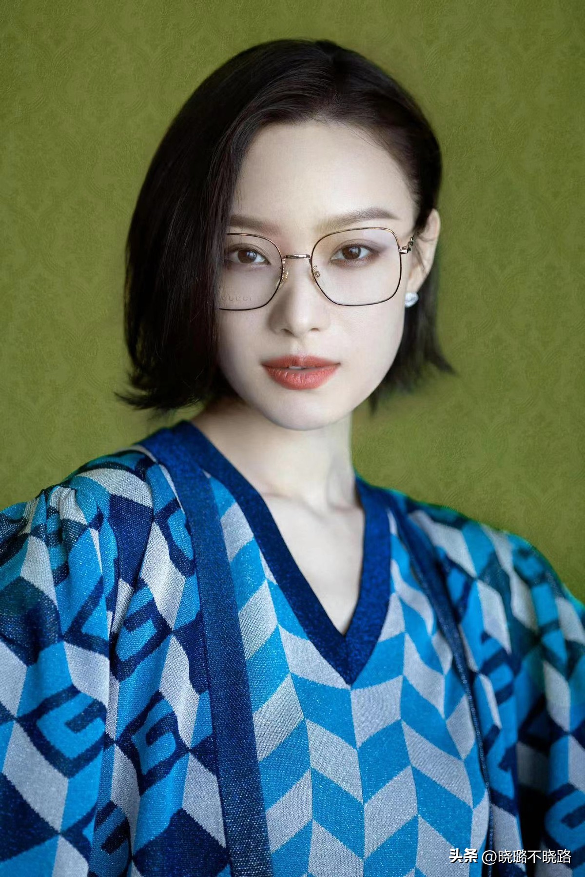 胖臉適合什么發型（方、圓臉的女生，放棄你的長發吧！試試這3種短發，洋氣還顯臉小）