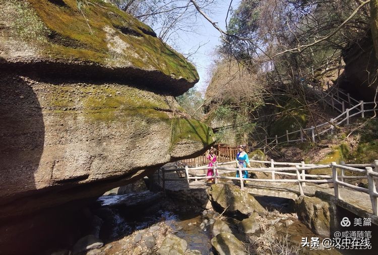 來(lái)此處踏青，不負(fù)春光不負(fù)卿