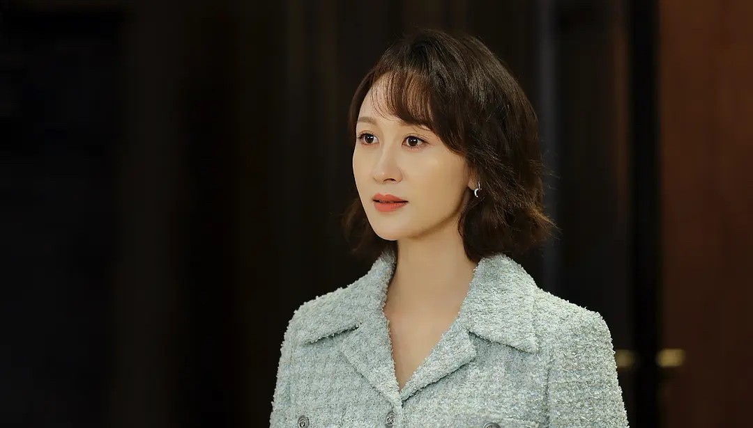 庭外开分7.7，四位女角色都不是省油的灯，扮演者也绝非泛泛之辈