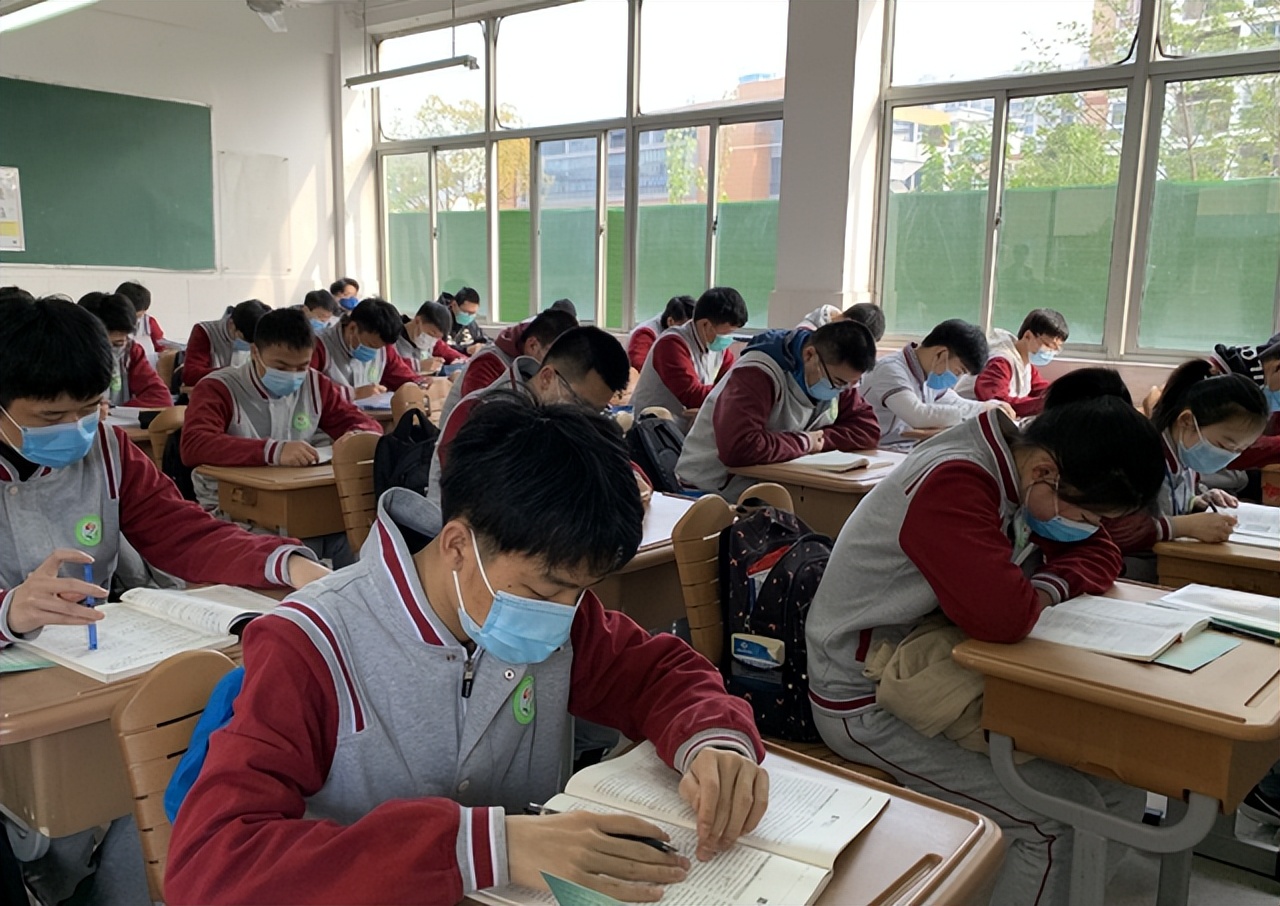 毕业多年后才发现，班级中混得最好的一直是2类学生，这1种没出息