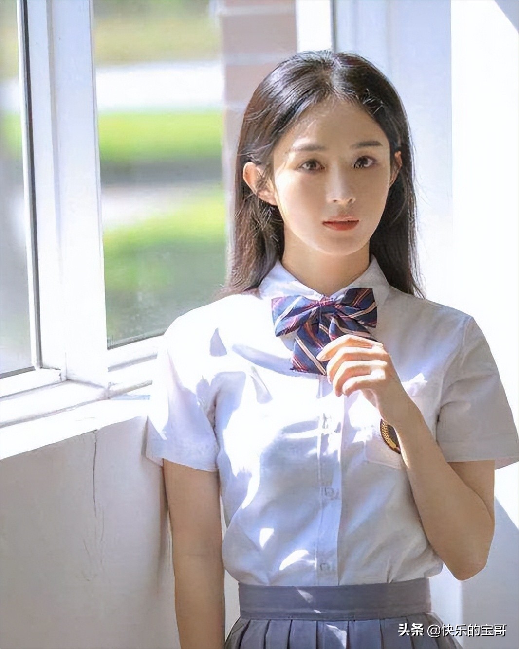 赵丽颖校服造型，青年气息满满
