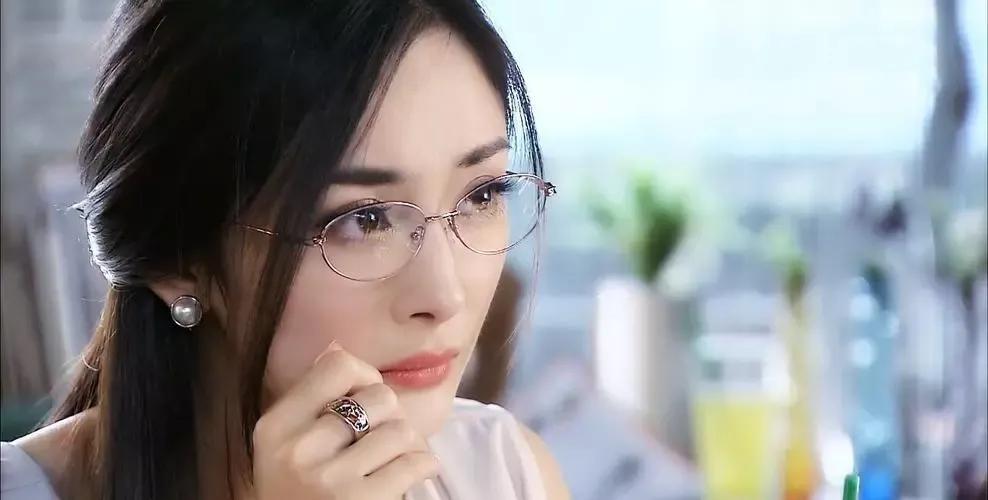 我觉得杨幂年轻时颜值吊打娱乐圈