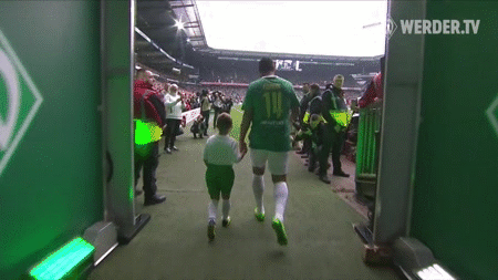 不莱梅埃尔顿资料（全是回忆！43岁老将的告别赛，太多熟悉面孔，40500球迷赶来见证）