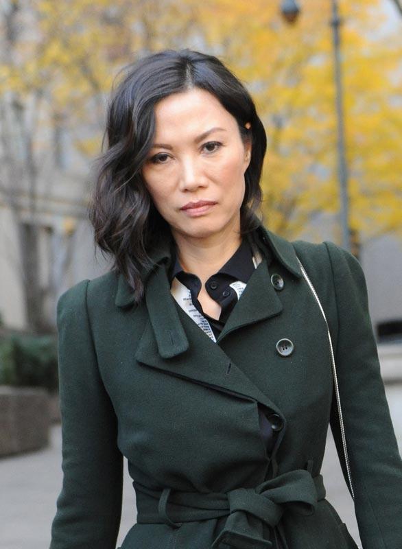 邓文迪91岁前夫默多克要离婚，妻子年轻时随身带婚纱求嫁摇滚巨星