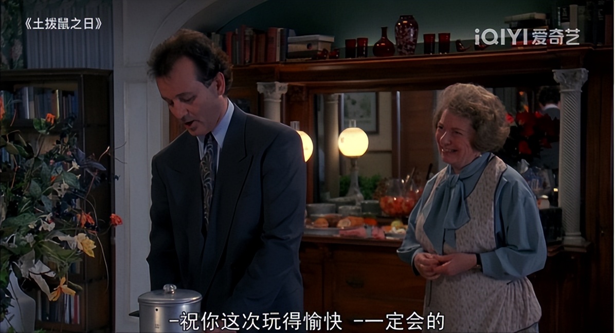 电影《土拨鼠之日》，被困在时间循环里的中年人，如何自我救赎？