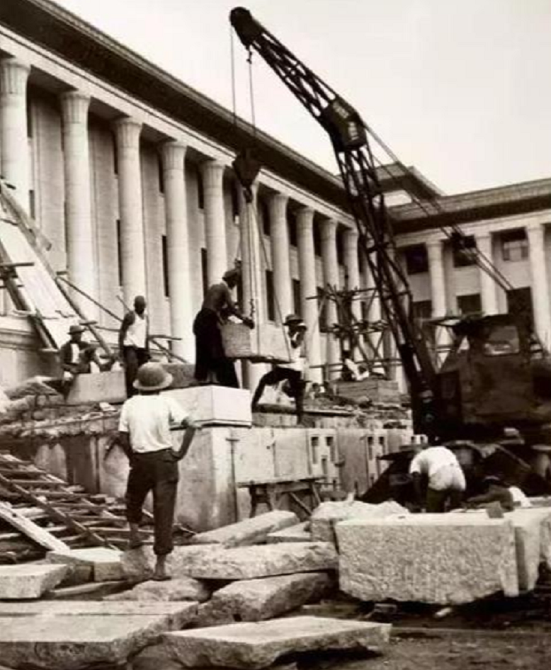 为何要建人民大会堂？为何叫人民大会堂？谁为人民大会堂起的名？