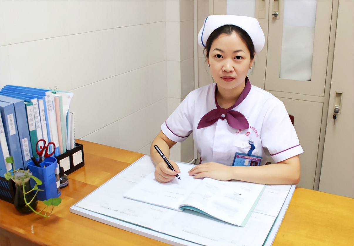 县医院的护士工资多少(杭州一在编护士晒出工资单) - 青木春