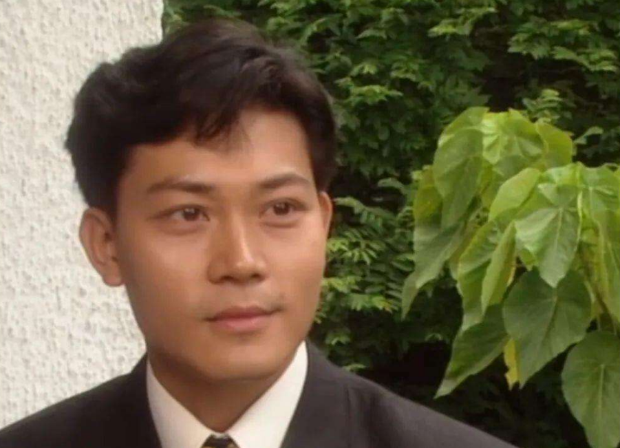 曾伟权一生未娶，59岁病逝无子女送终，生命最后与一只小狗相伴