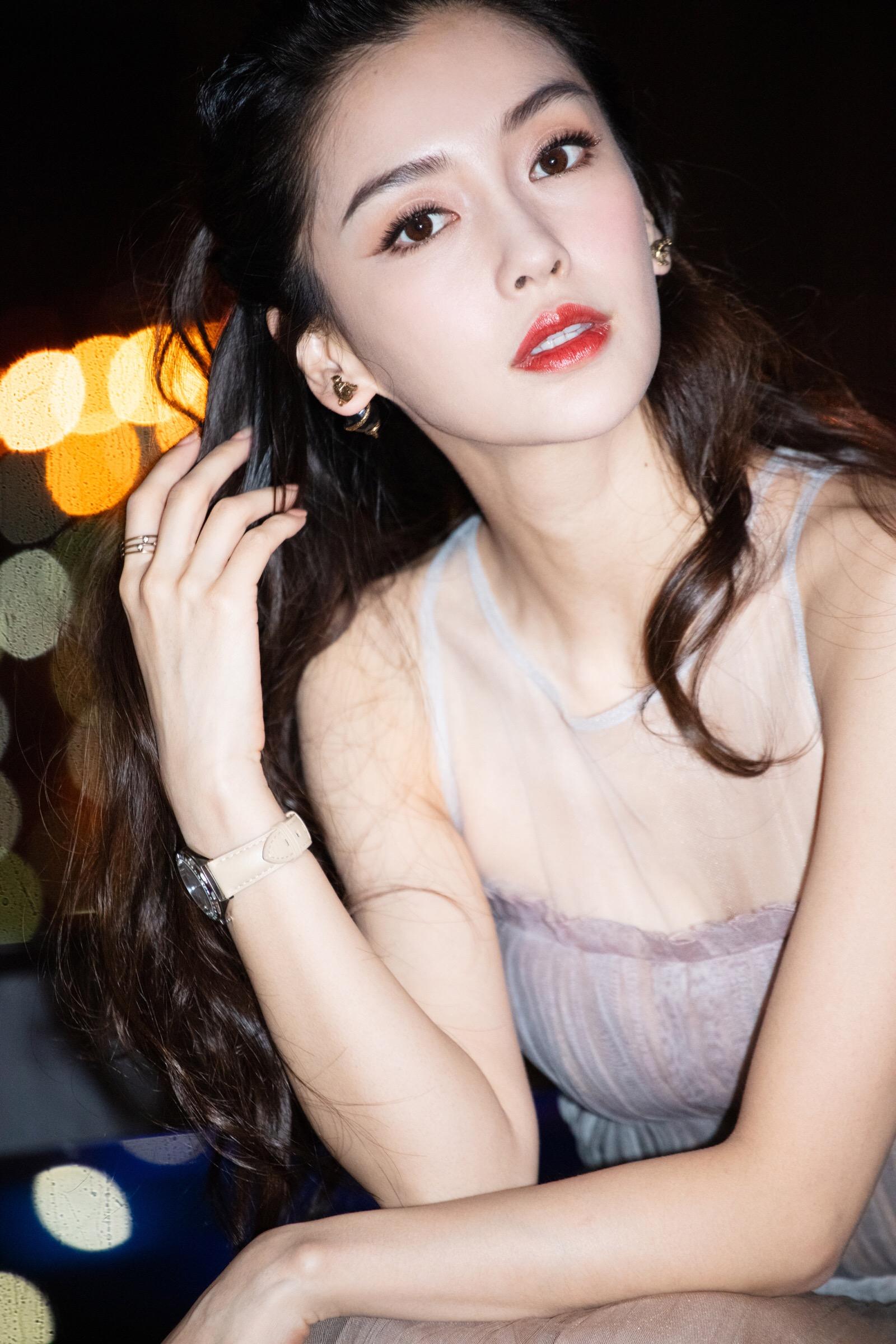 杨幂的"大方穿衣",杨颖的排骨身材,让我看到女明星的身材差别