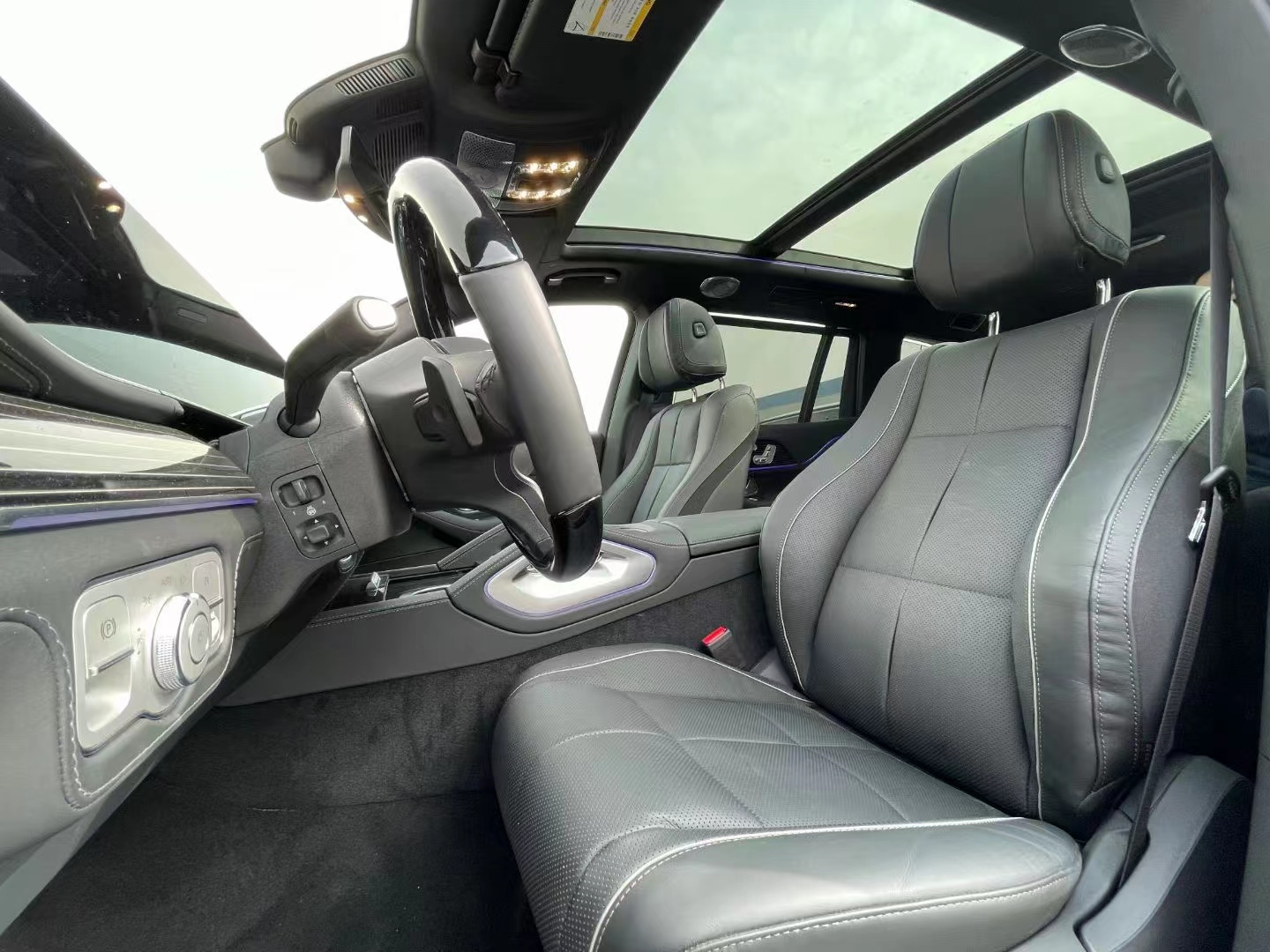 “天花板”级SUV，奔驰迈巴赫GLS搭12缸，港口售价300万起