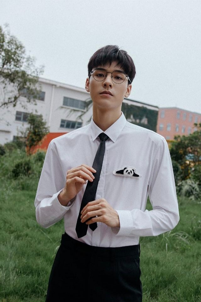 穿“白衬衫”的10位男星，个个“白衣胜雪”，气质干净