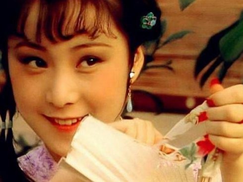 “俏晴雯”安雯，为救丈夫，她高调回归娱乐圈，9年还债1100万