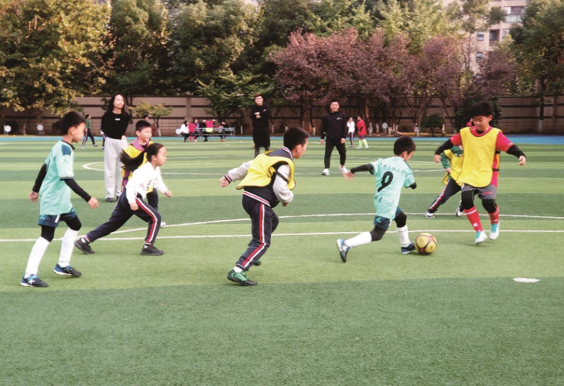 小学阶段共有多少节课（“主角变配角”，小学新学期课程表公布，这门课数量比数学课还多）