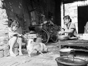 我是个“洗脚妹”，2009年被寻欢官员侵犯凌辱，反抗无望后杀人