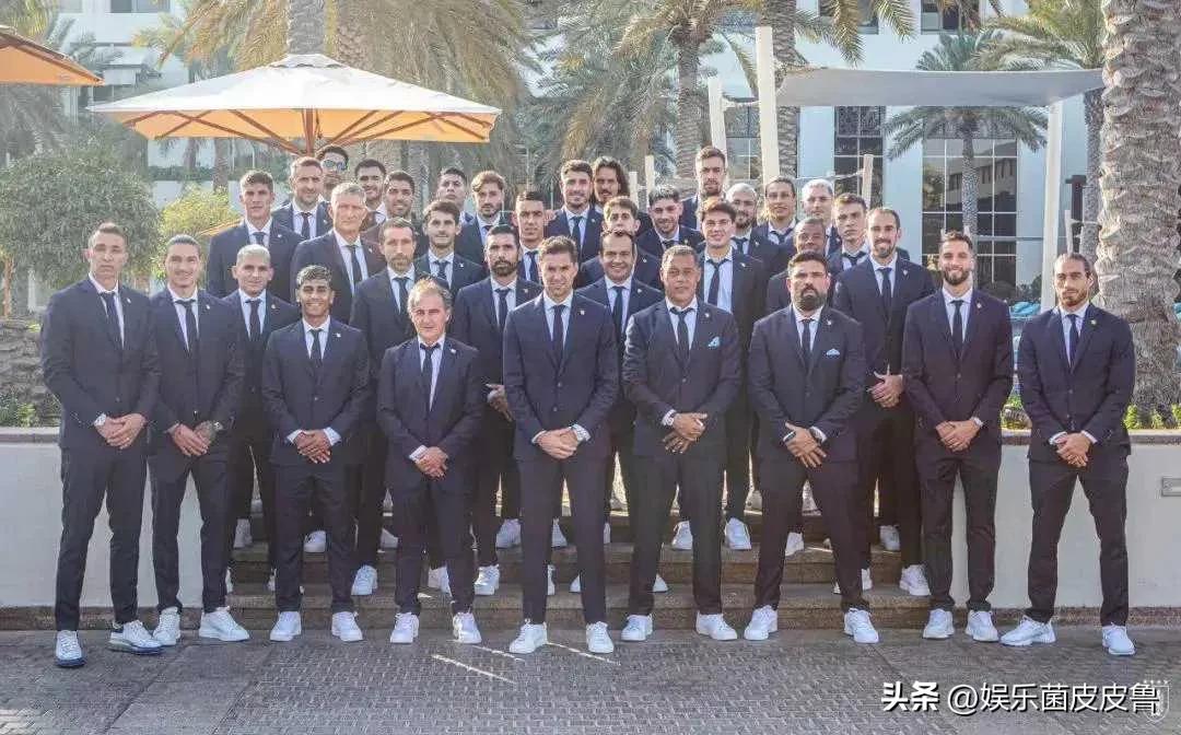 2018世界杯英格兰足球衣（世界杯各国都穿了什么？C罗内马尔帅到起飞，英格兰队西装只有600）