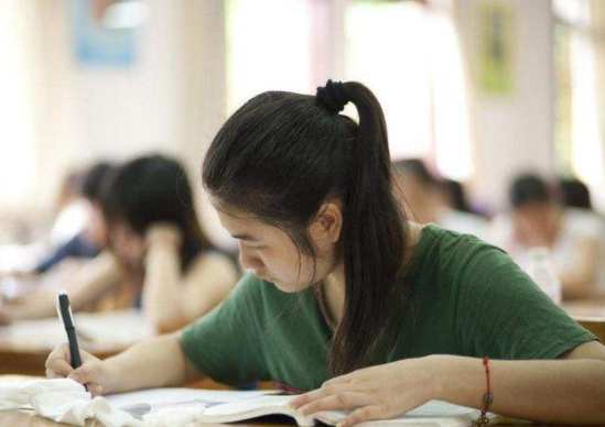 大学期间考四六级，大几的通过率会更高？学姐的答案有些意外