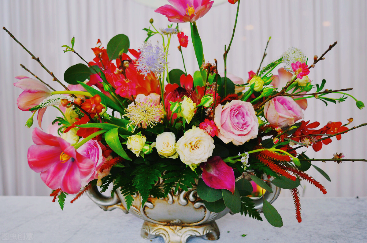 一起走进花语喜迎春节的祝福中,在喜庆,快乐,吉祥的美景中,欢度新春