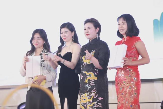 我们·恣意流年｜肤诗华娜2021深圳年会盛典完美落幕