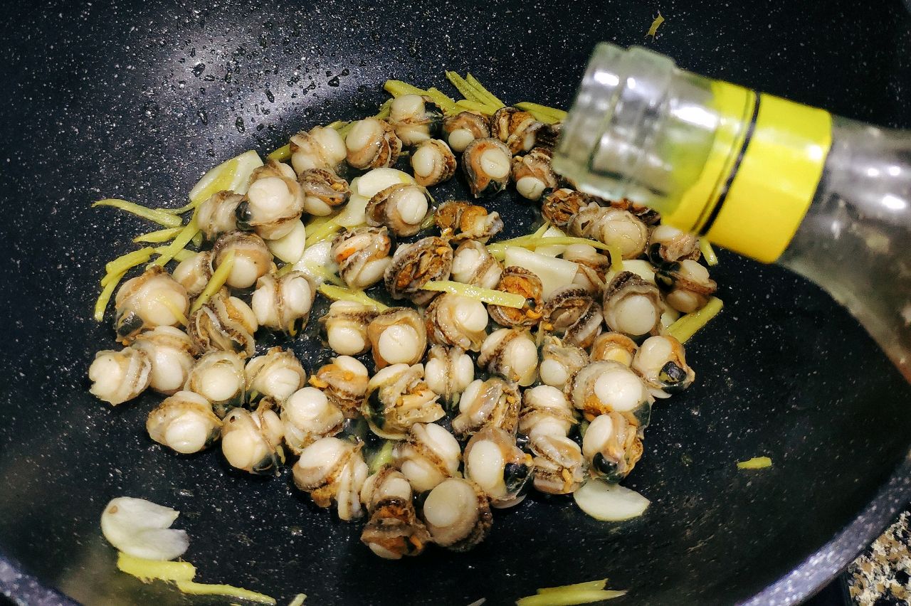 一学就上手的姜葱炒毛蛤蜊,小白也能1秒变大厨,简单又好吃