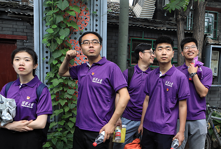 清华大学上课视频引争议，教室都是中国学生，为啥还用英文授课？