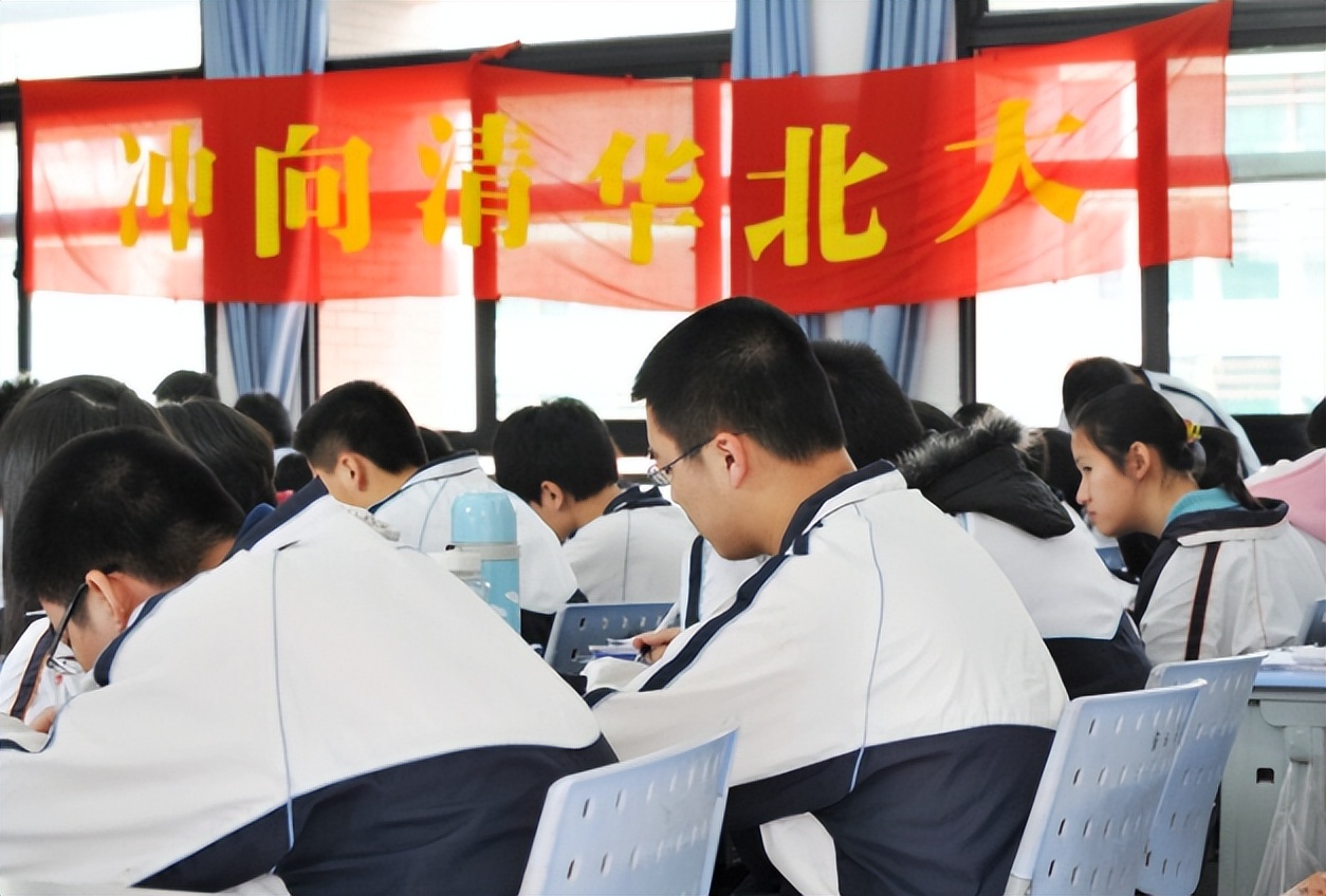 华侨大学为什么排名低（国内双非大学前50新鲜出炉）