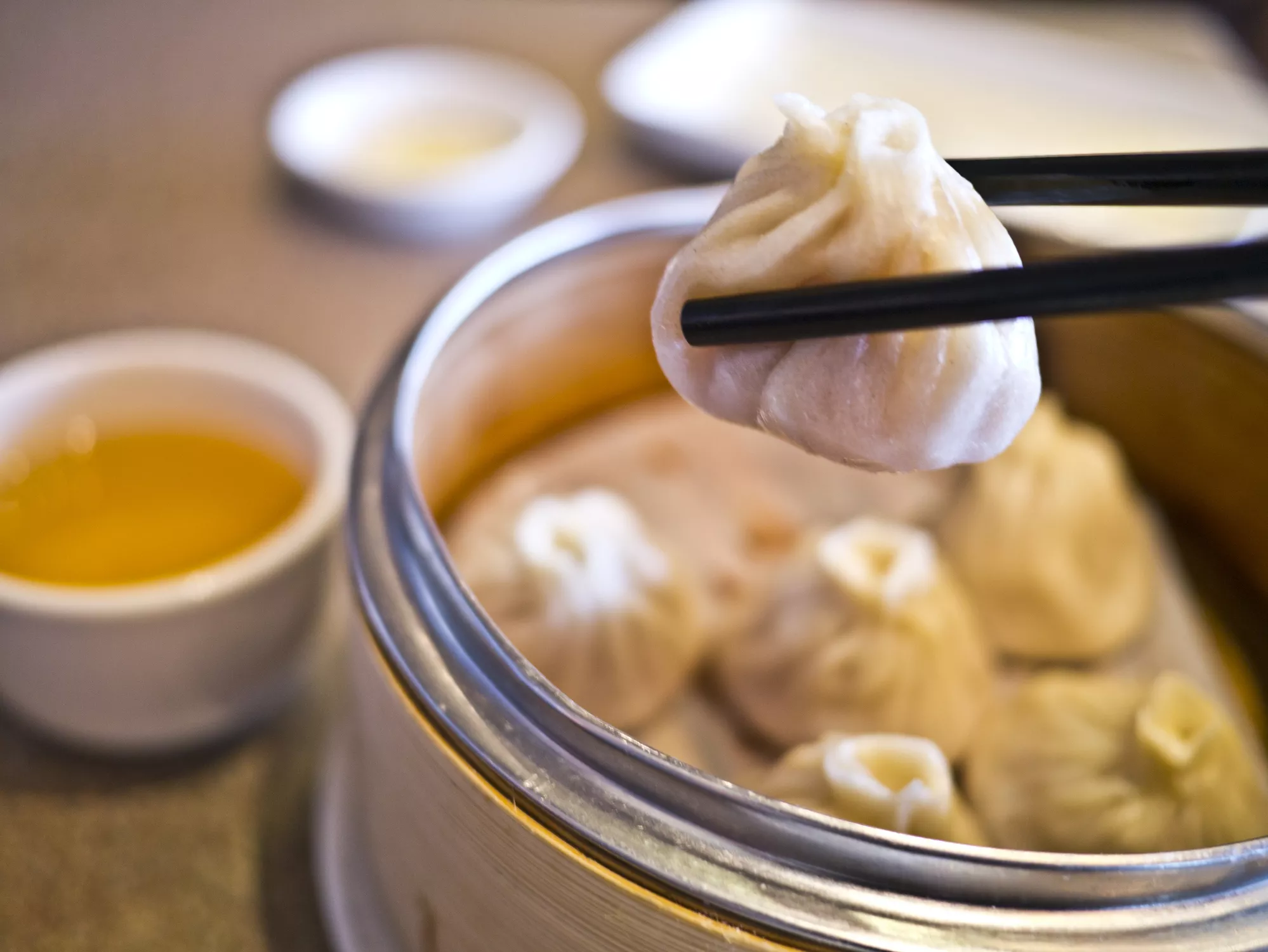 上海必吃十大美食：经典沪菜与特色小吃全攻略
