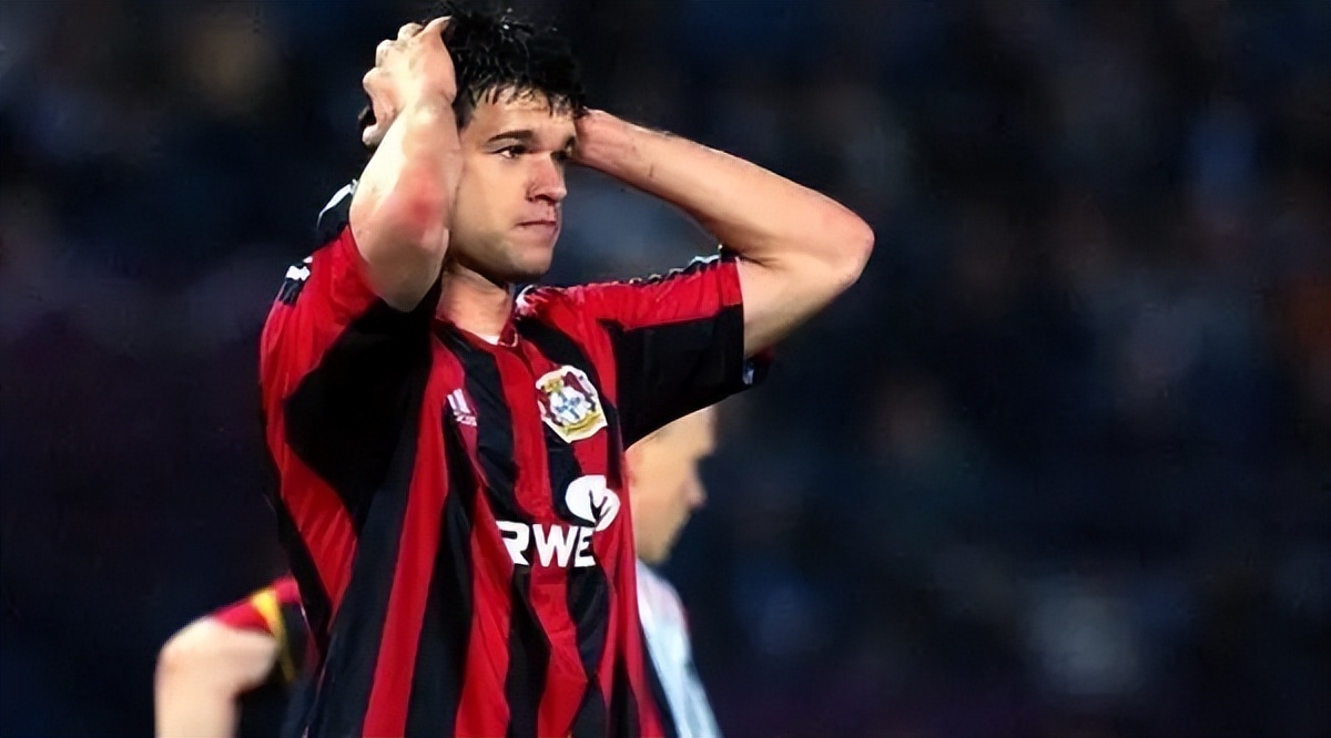 2001到2002赛季勒沃库森在巴拉克的带领下高歌猛进,各条战线保持竞争