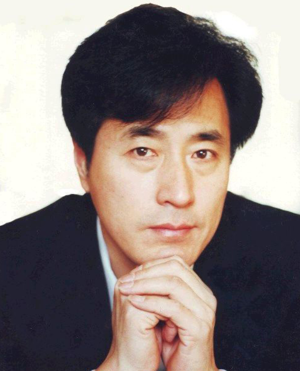 老戏骨杨立新:热心善良,帮助徐帆实现梦想,演员儿子是他的骄傲