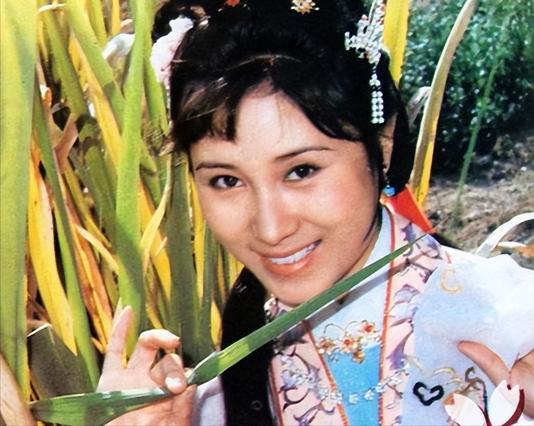 "牧羊女"丁岚的悲哀:爆红后放弃国籍,离婚30年后她后悔了吗?