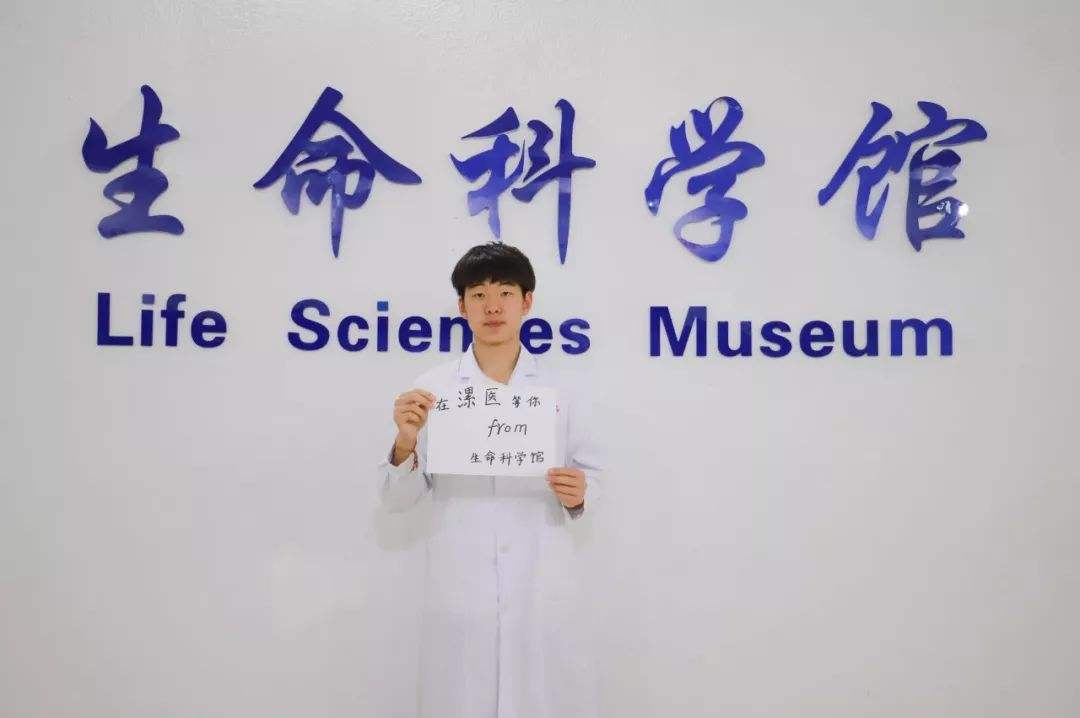 医学生用一个简单的动作，成功劝退高考学子，看完你还想学医吗