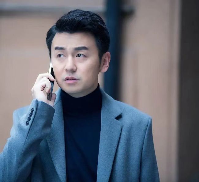 出道15年，爆红后绯闻不断，为何翟煦飞对他依旧不离不弃？