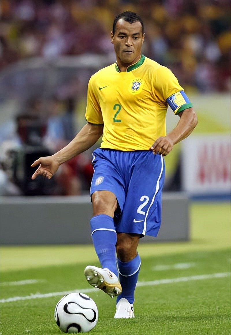 巴西队历史最强左后卫(盘点世界足球列强历史最佳阵容(巴西))