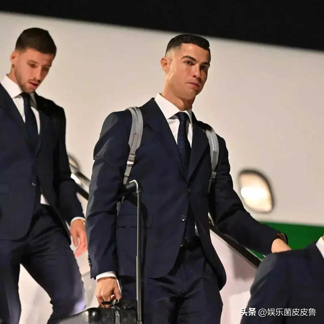 2018世界杯英格兰足球衣（世界杯各国都穿了什么？C罗内马尔帅到起飞，英格兰队西装只有600）