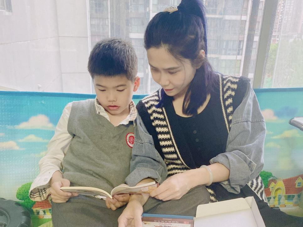 与书同行，不负春光——记天府新区华阳实验小学读书月活动