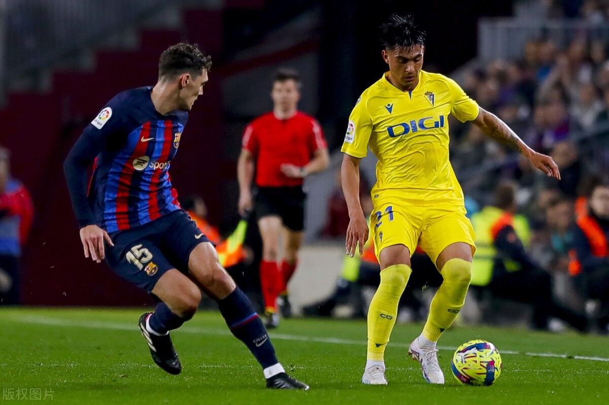 哪里有巴萨足球比赛看（西甲-莱万破门罗贝托传射建功 巴萨2-0加的斯 七连胜领先皇马8分）