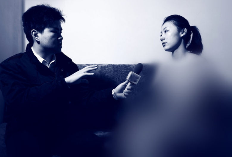 90后人大才女，不顾批评做裸模，衣不蔽体接受采访，今回归家庭