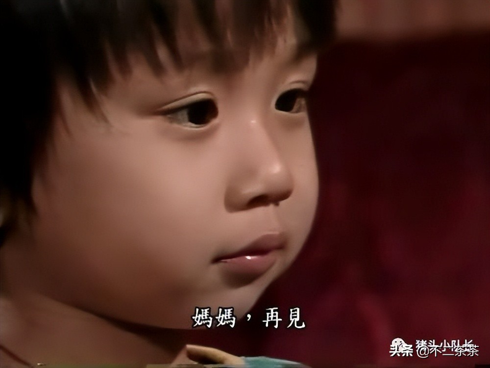 父亲啃他，他啃儿子，这个家族从未逃离童星魔咒