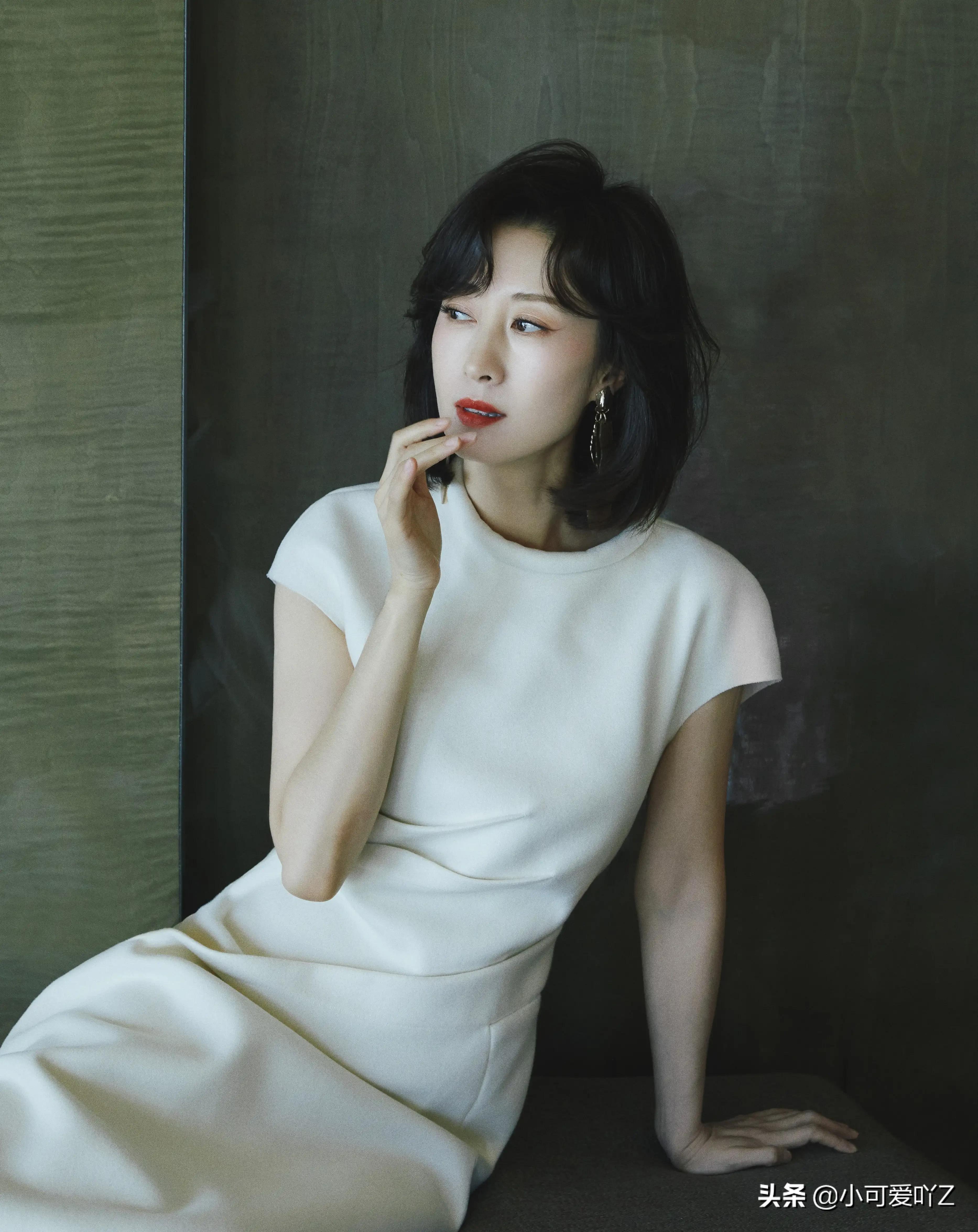 刘敏涛，裙装衬托出成熟女人的美